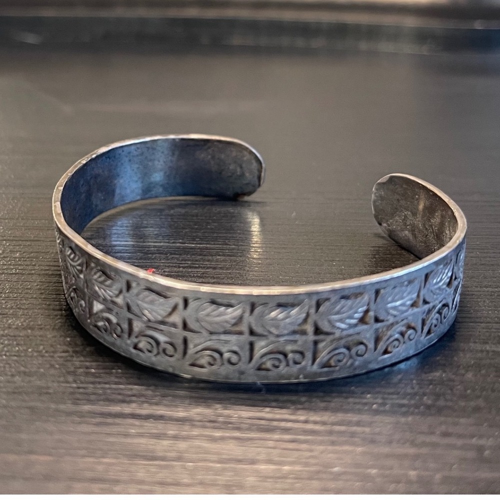 Vintage Silver Tone Embossed Leaf Scroll Pattern Cuff Bracelet Boho Jewelry